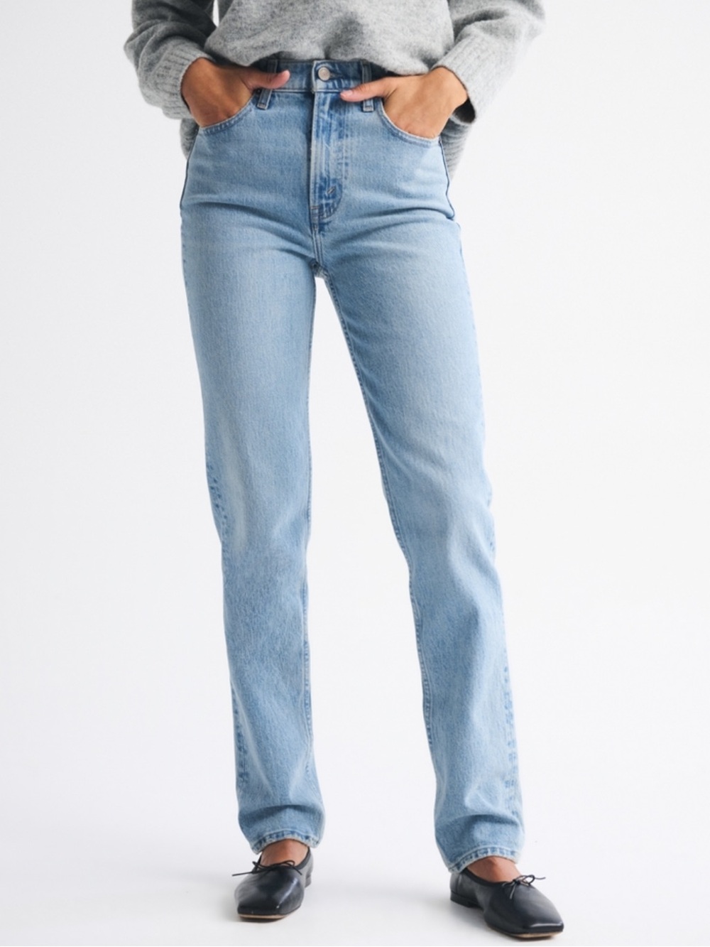 Abercrombie & Fitch 90s Ultra High-Rise Straight Jeans in Light Blue Wash